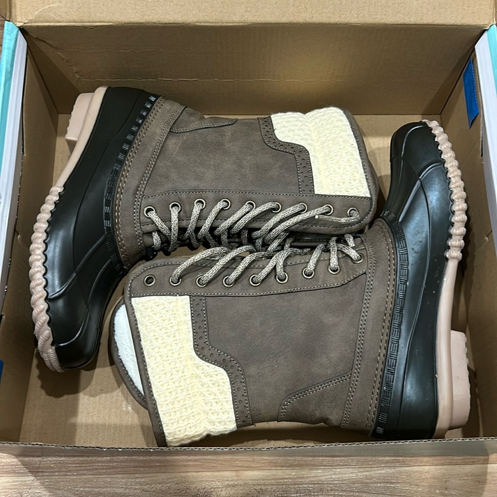 Outdoor boots